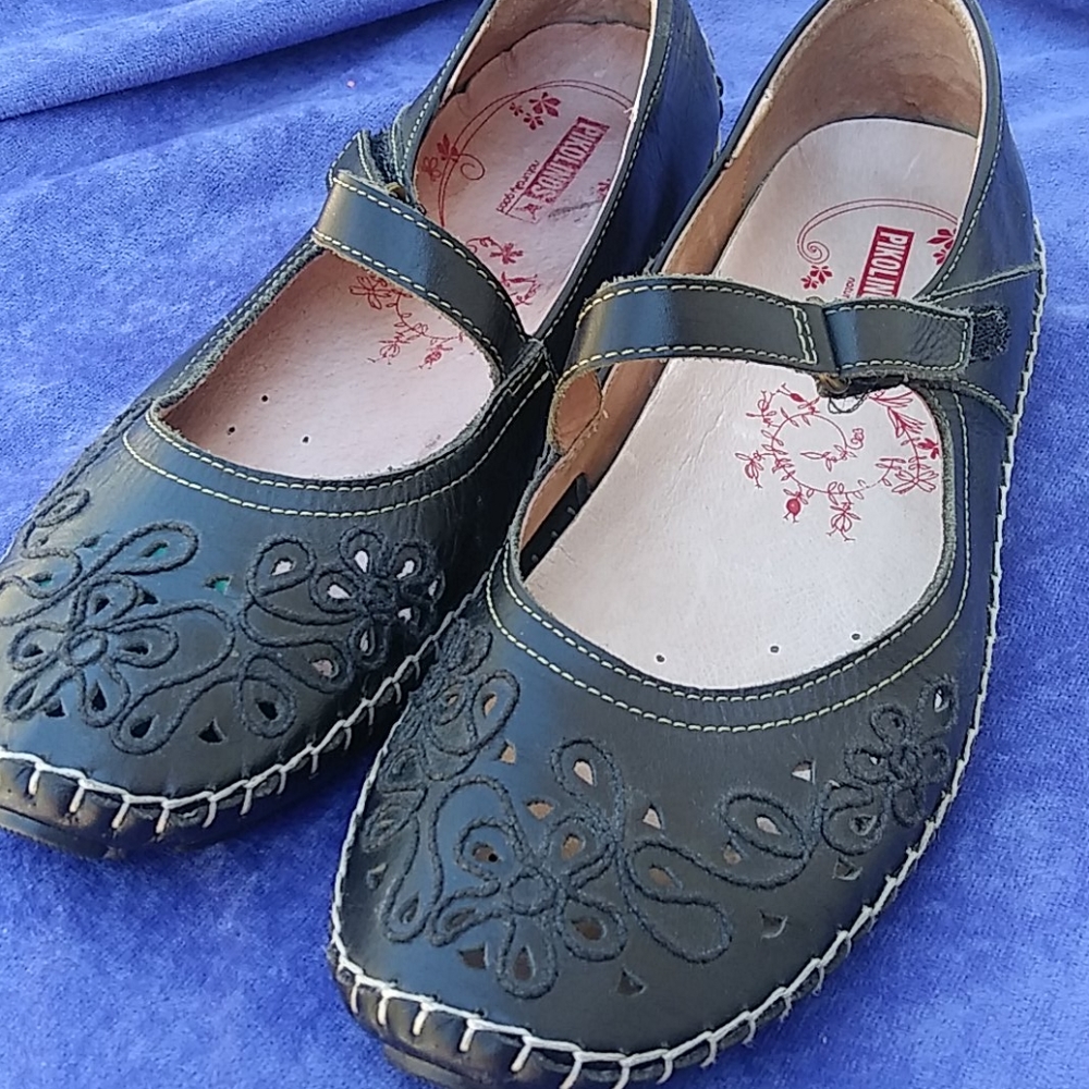 Pikolinos naturally good Mary jane moccasins